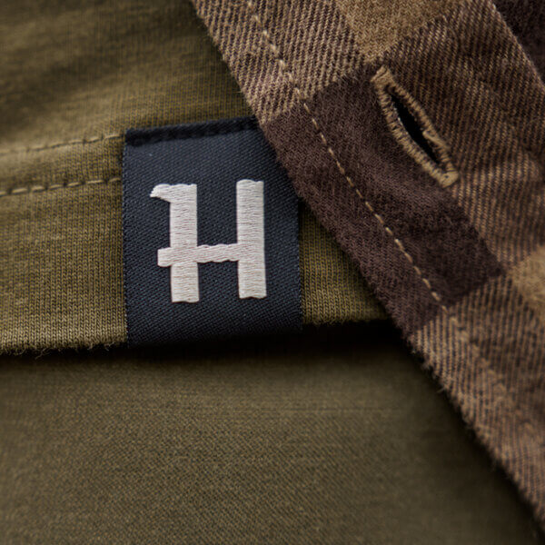 harkila-H-logo-camiseta-hombre-de-algodón-dark-olive