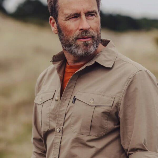 pinewood-safari-camisa-de-hombre-verde-verano-algodon-turopadecaza-sand-1